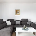 Sea & View For Five Persons Apartment Porec