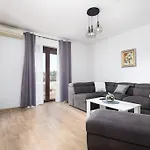 Sea & View For Five Persons Apartment Porec