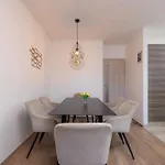 Sea & View For Five Persons Apartment *