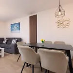 Sea & View For Five Persons Apartment Porec