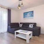 Sea & View For Five Persons Apartment Porec