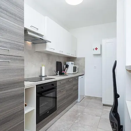 Sea & View For Five Persons Apartment Porec