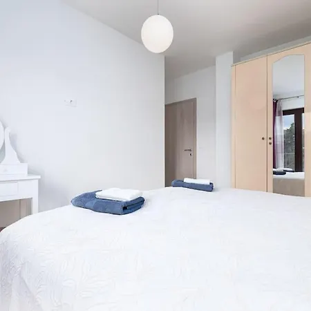 Apartment Sea & View For Five Persons Porec