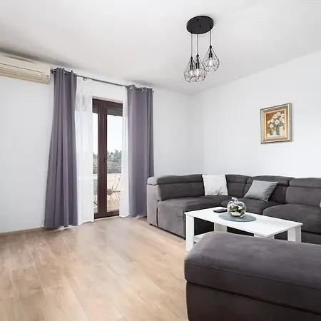 Sea & View For Five Persons Apartment Porec