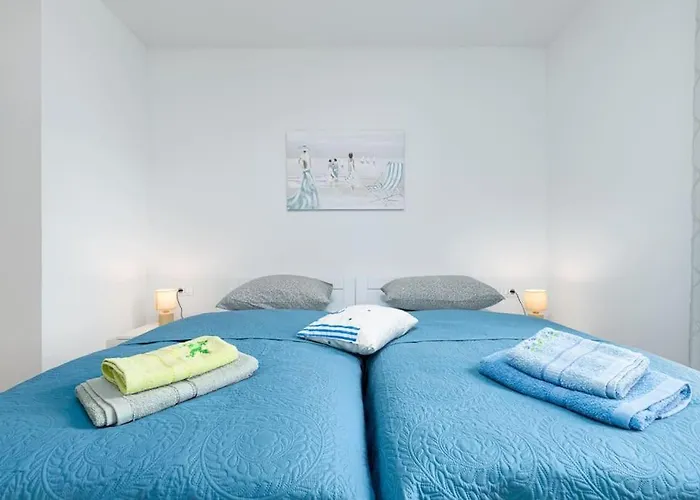 Sea & View For Five Persons *